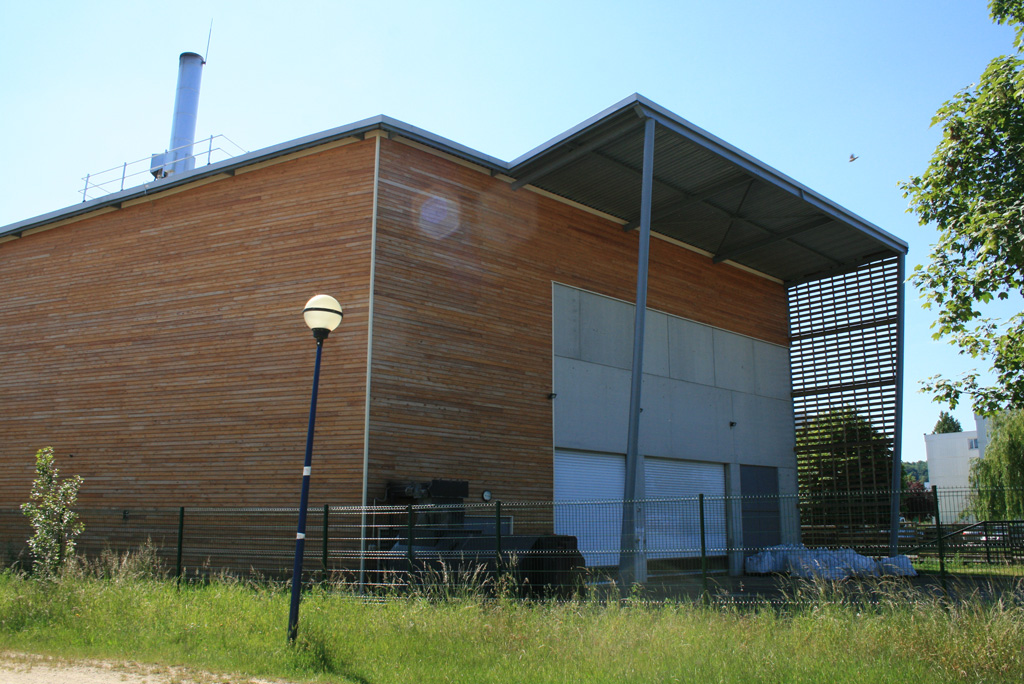 vue extérieur coté jardin chaufferie collective biomasse