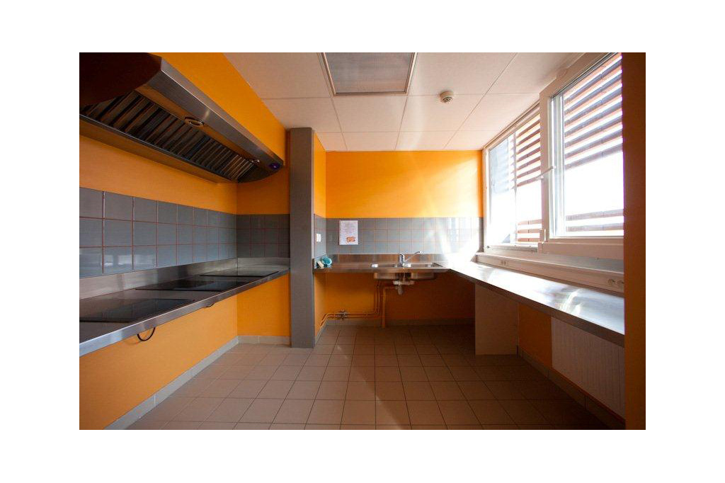 accueil Cuisine orange Résidence Universitaire Teilhard de Chardin à Reims