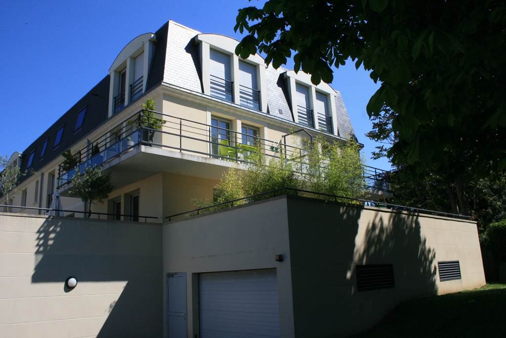 vue entrée du garage logements collectifs à Soissons